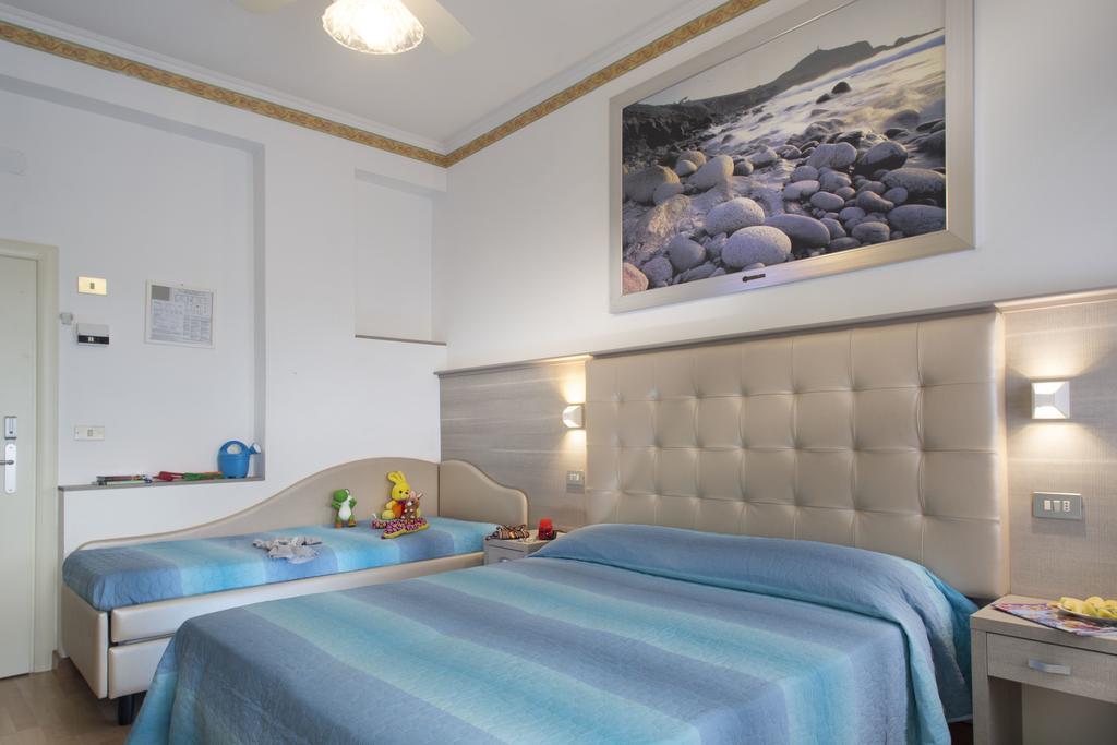 Hotel Titanus Беллария-Иджеа-Марина Экстерьер фото