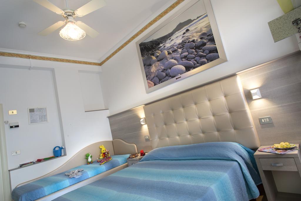Hotel Titanus Беллария-Иджеа-Марина Экстерьер фото